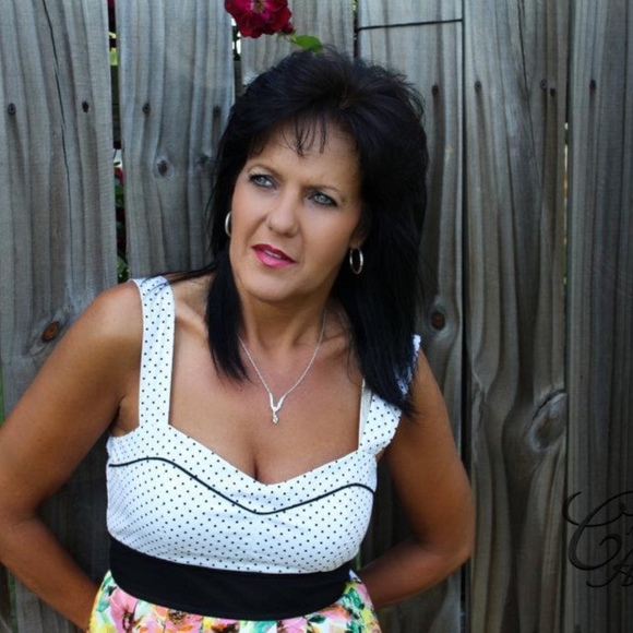 Meet your Posher, Charlene - Picture 1 of 1